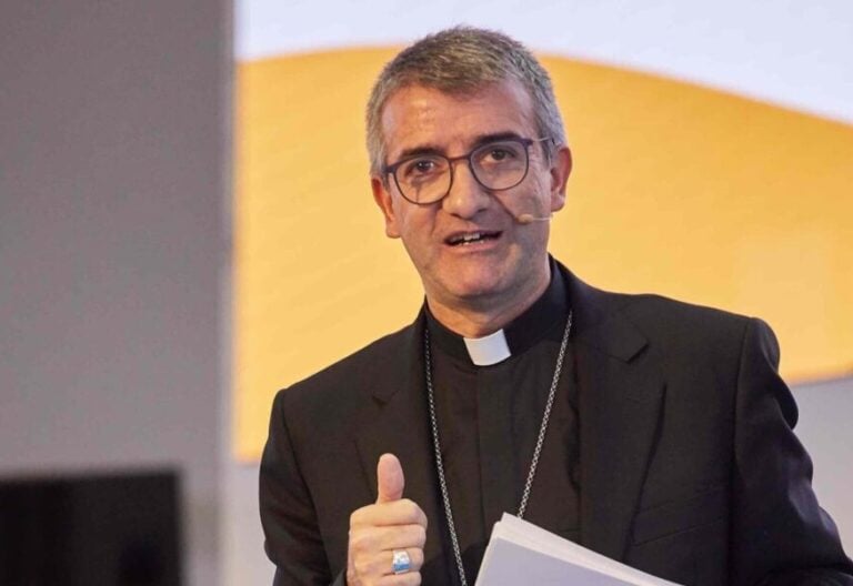 El obispo Antoni Vadell “sigue hospitalizado con una evolución grave de su enfermedad”