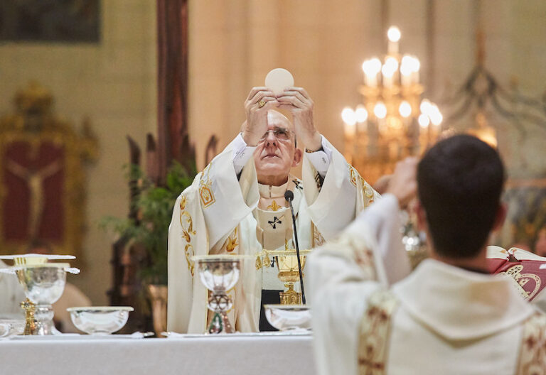 El Papa agradece a Osoro su esfuerzo por “hacer crecer a la Iglesia”