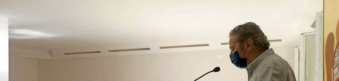 Ángel Manuel Pérez enseña a leer en misa