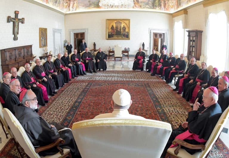 El Sínodo propone abrir las visitas ad limina a toda la Iglesia local