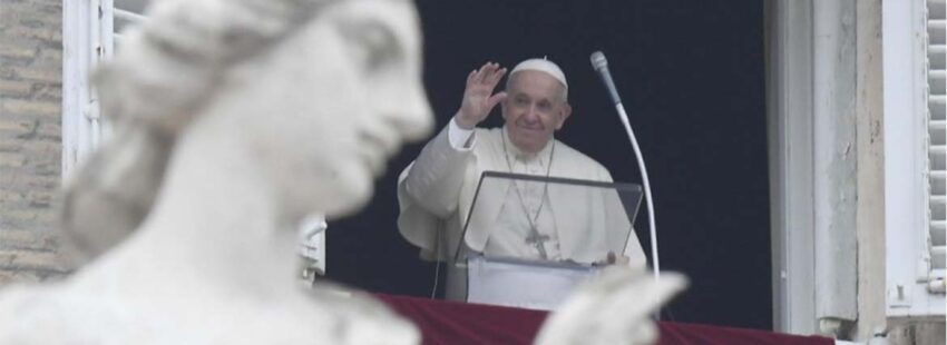 Francisco en el ángelus: “Dios no quiere un crucero, le basta con un pobre barco