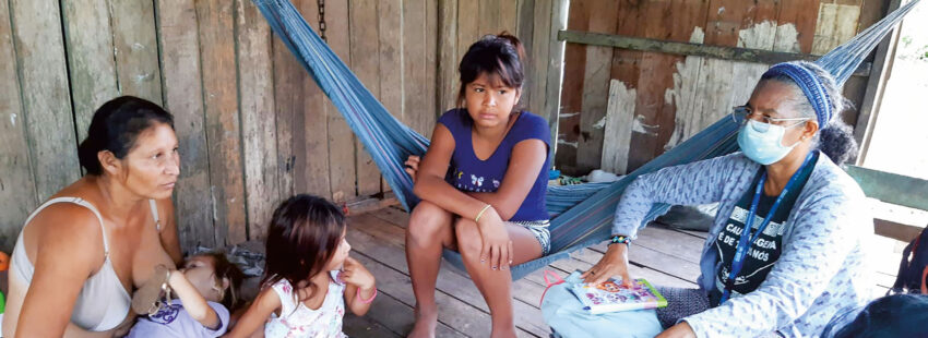 Religiosas y laicas río arriba