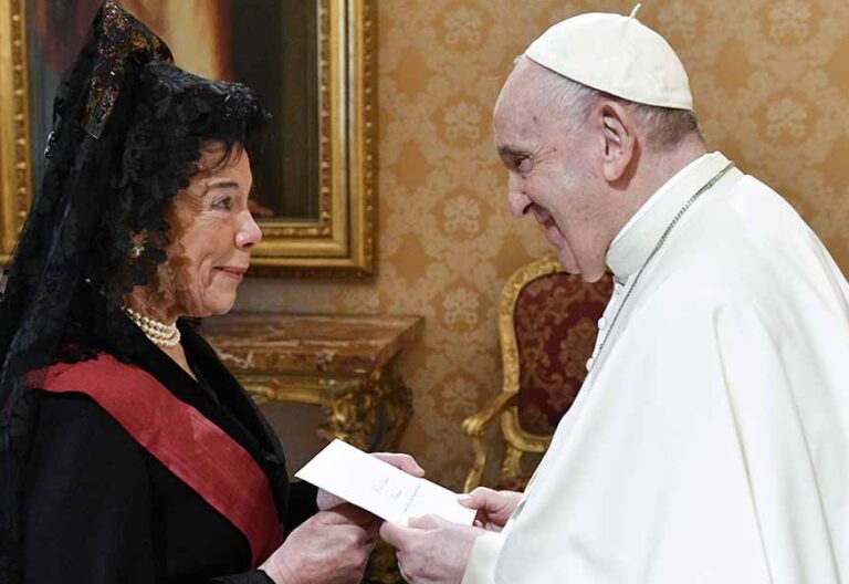 El papa Francisco recibe a Isabel Celaá, embajadora de España en la Santa Sede
