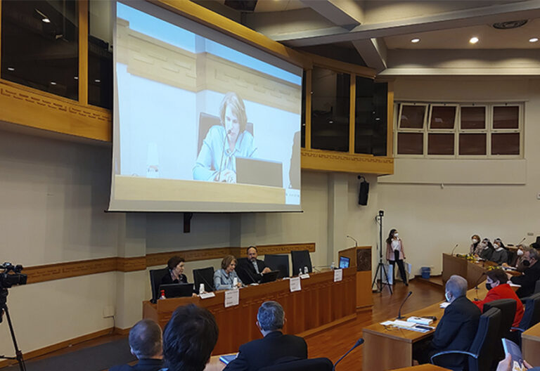 Francisco reivindica la “santidad femenina” en un mensaje al congreso sobre mujeres doctoras de