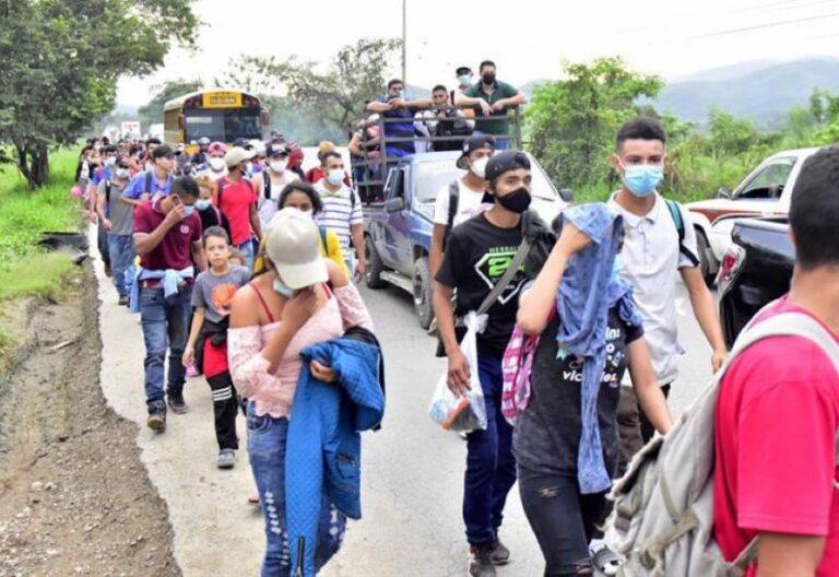 migrantes hondureños por Guatemala