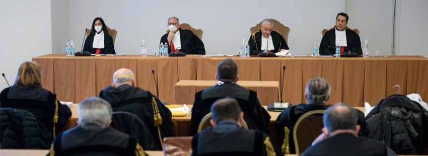 El tribunal del Vaticano ratifica su autoridad y desmonta las peticiones de las defensas