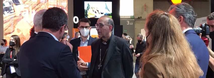 El cardenal Omella viaja a Notre Dame… desde el Mobile World Congress de Barcelona