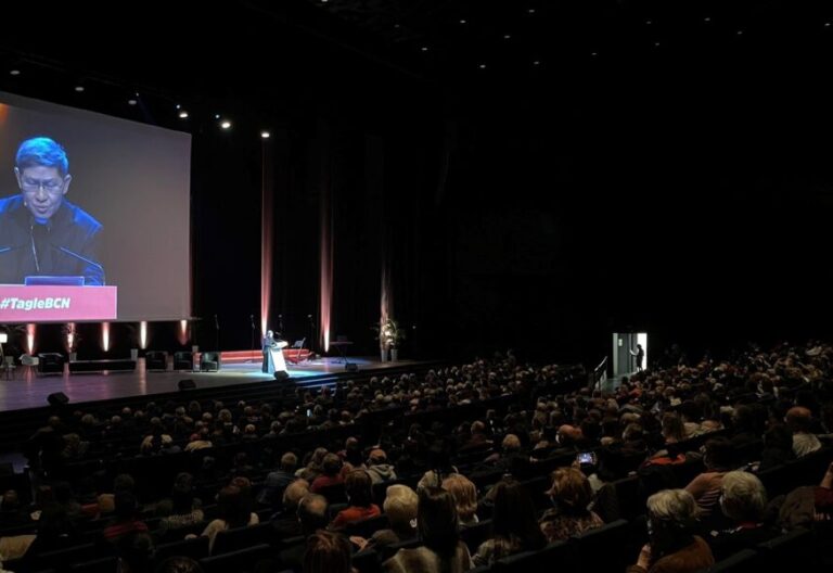 El cardenal Tagle clama ante la guerra de Ucrania: “¡Pongamos la humanidad por delante de la