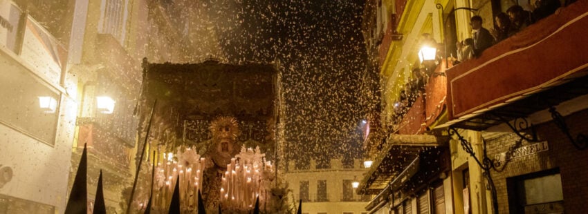 Semana Santa de récord: un millón de personas solo en la Madrugá sevillana