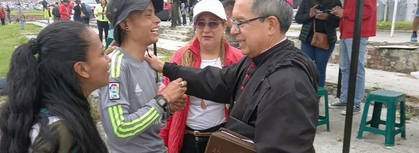 Luis José Rueda comparte con habitantes de calle