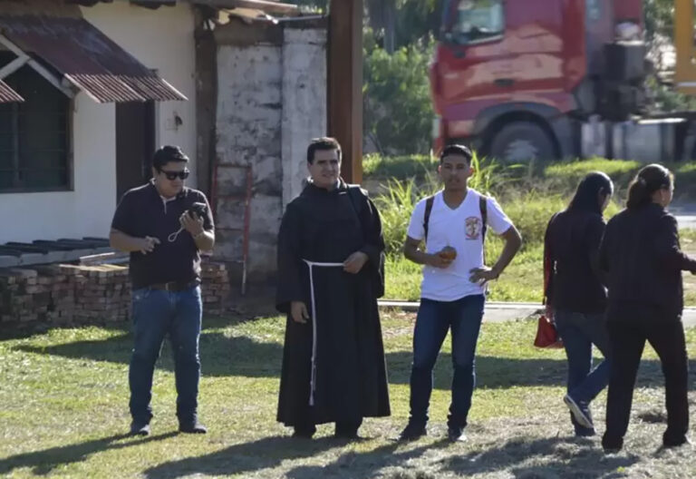 El sacerdote boliviano fue asesinado después de la vigilia pascual