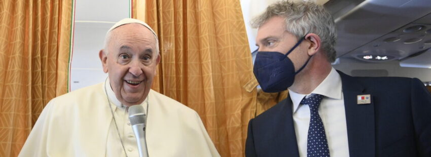 ¿Preocupados por la rodilla del Papa? Francisco responde: “Mi salud es caprichosa”