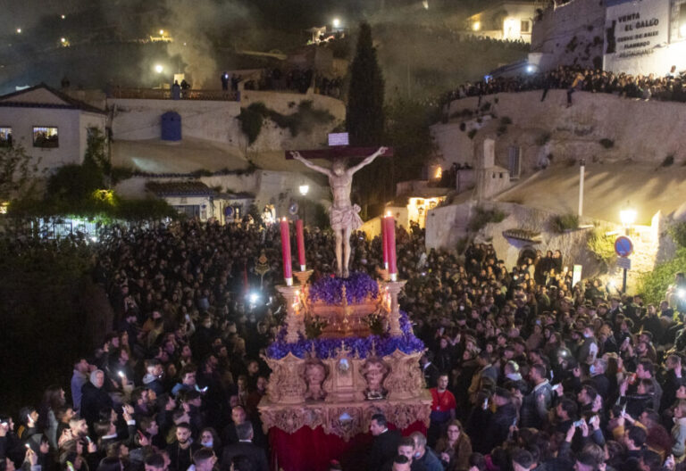 El CIS de los españoles en Semana Santa: procesiones sí, misa no