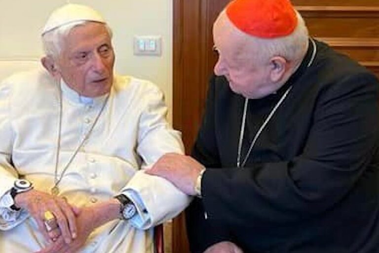 Nuevas fotografías de Benedicto XVI: en buenas condiciones y en compañía de Stanislaw Dziwisz