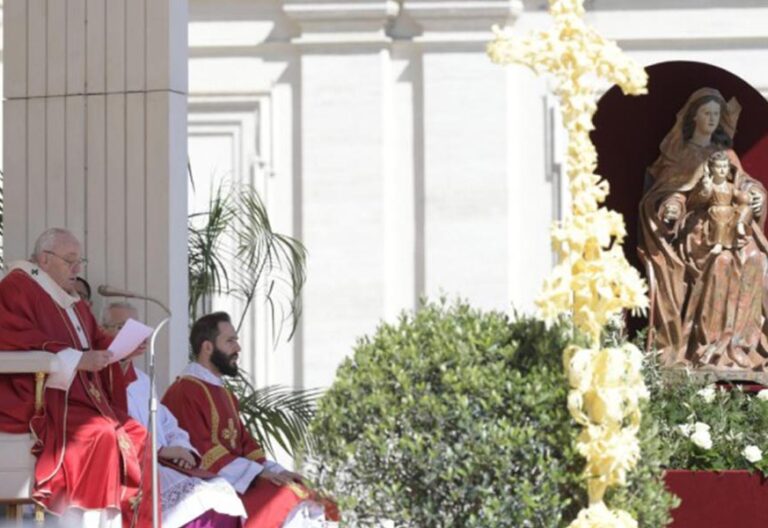 Francisco propone una “tregua pascual” por el fin de la guerra en el ángelus del Domingo de