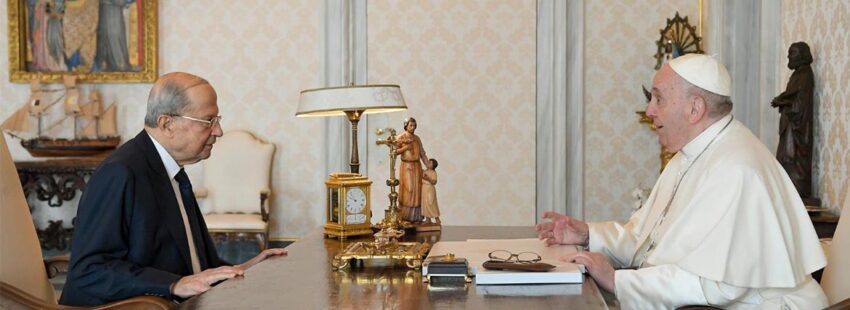 La rodilla del Papa aplaza su viaje al Líbano