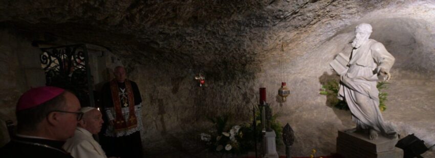 Francisco, desde la Gruta de San Pablo: “No es tiempo de discusiones, sino de prestar auxilio”