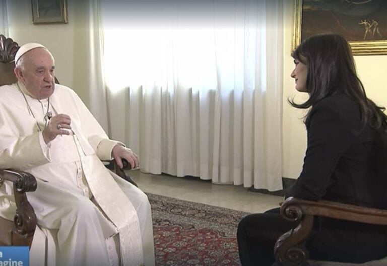 “Frente al dolor: silencio. Y llanto”, la receta del Papa para vivir el Viernes Santo