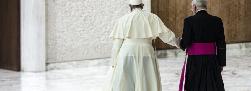 El Papa recibirá hoy infiltraciones por sus problemas de rodilla