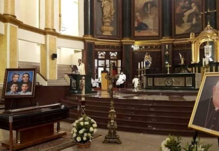 funeral monseñor Saenz