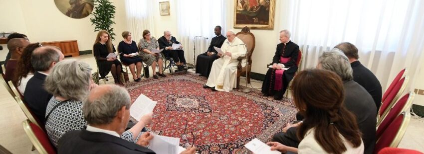 El Papa a los farmacéuticos: “Desenmascaren los engaños de un falso bienestar”