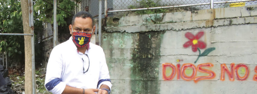 San Juan Pablo II camina por las calles de Panamá