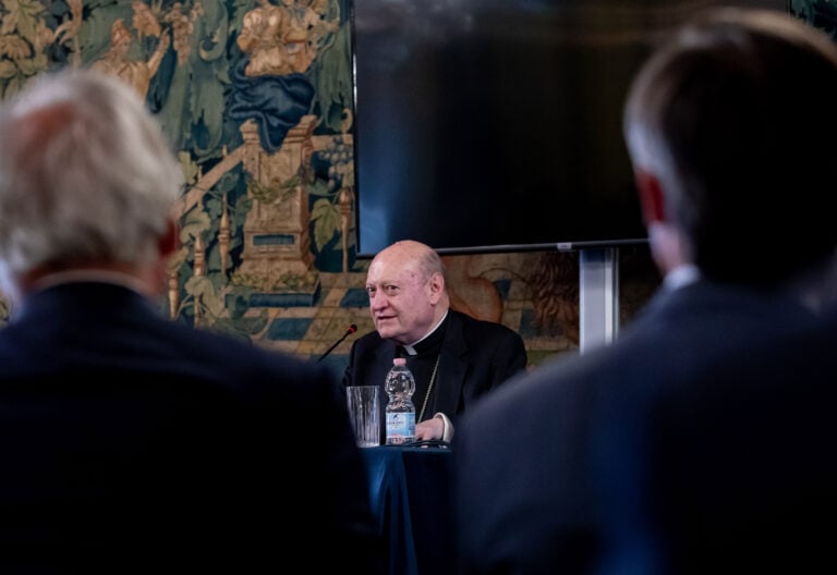 El cardenal Gianfranco Ravasi, durante los 'Encuentros Vida Nueva' en la Embajada de España ante la Santa Sede