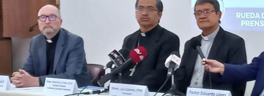 Obispos de Ecuador en conferencia de prensa