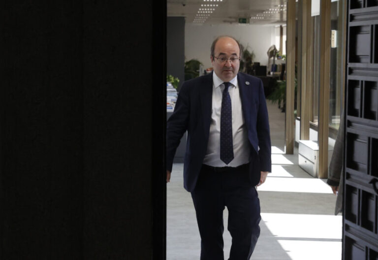 El ministro Iceta, el aliado de las catedrales: “Gracias a la Iglesia hemos mantenido un