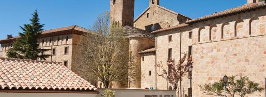 Ola de calor: un incendio obliga a desalojar a los monjes de Leyre