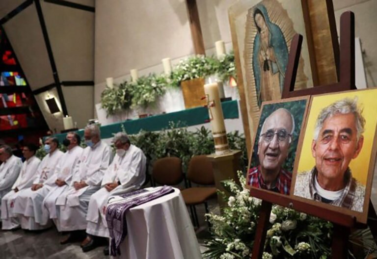 Exequias de sacerdotes asesinados en México
