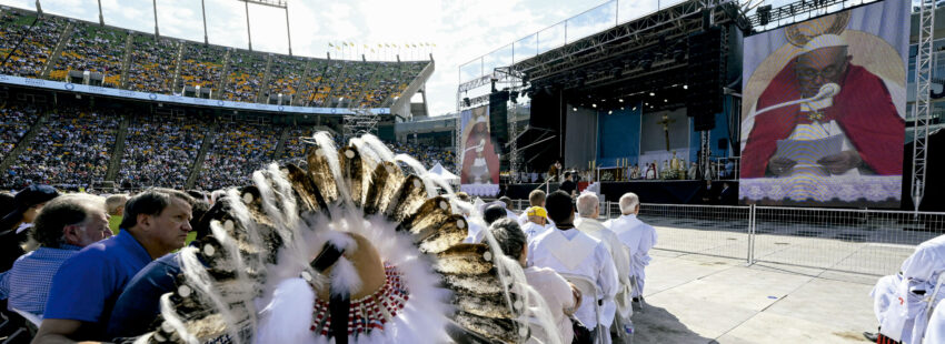 El Vaticano devuelve a Canadá 62 objetos de los pueblos indígenas