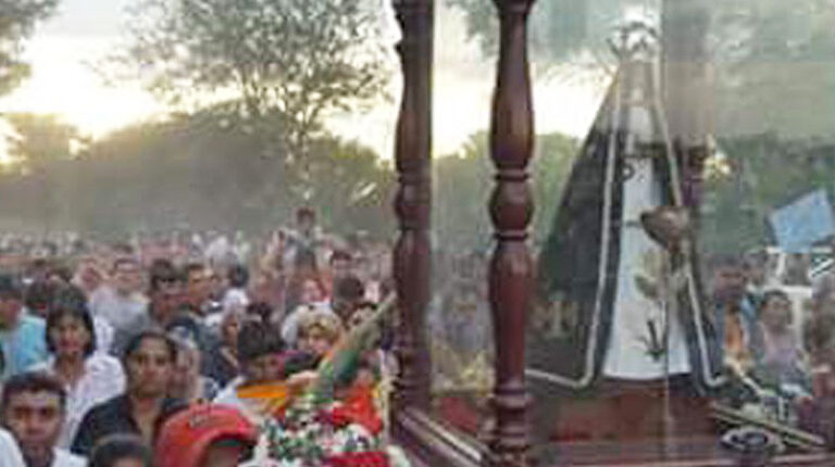 El papa Francisco invitó a los santiagueños a vivir la esperanza y la paz