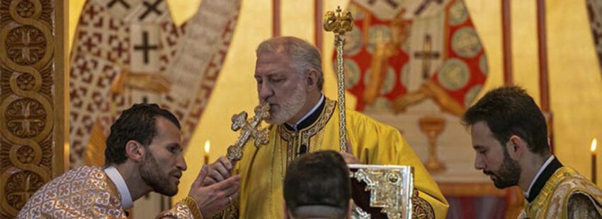 Un bautizo llena de polémica a la Iglesia Ortodoxa Griega