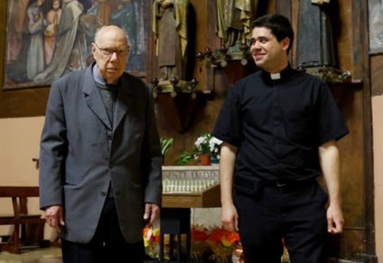 Valentí, el cura barcelonés que se jubila de párroco a los 90