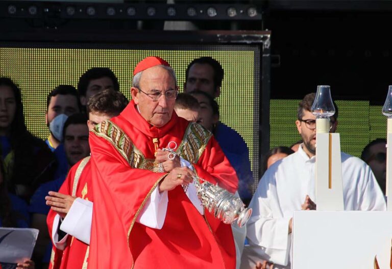 El cardenal Marto pide a los jóvenes en la clausura de la PEJ que inicien la “revolución de la