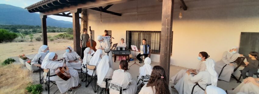 Agustinas con refugiados ucranianos