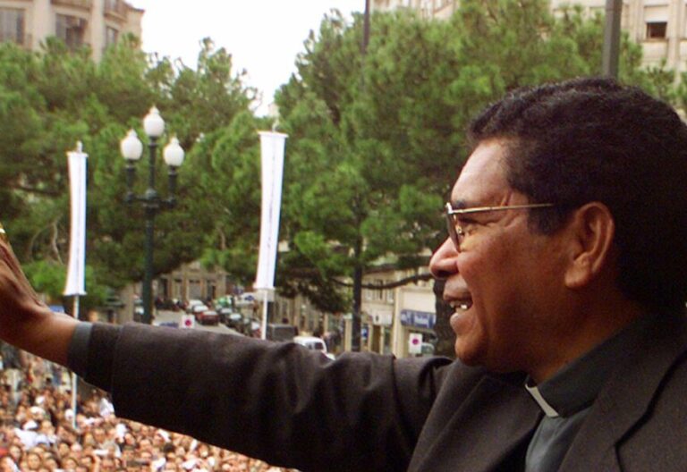 El Vaticano ya castigó al obispo Nobel de la Paz de Timor Oriental por sus abusos
