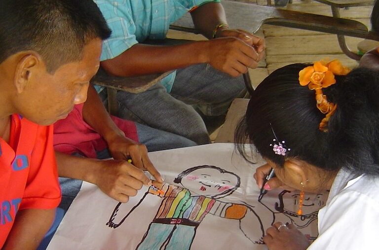 La Iglesia negocia con PP y PSOE la ILP para la regularización migratoria extraordinaria y avisa: