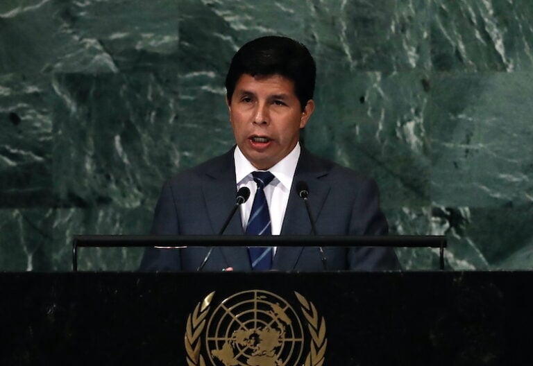 El Congreso de Perú prohíbe a Pedro Castillo reunirse con el Papa en el Vaticano