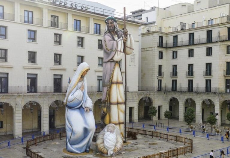 Los ángeles y los Reyes Magos llegarán al belén de Alicante para competir con el de Vigo