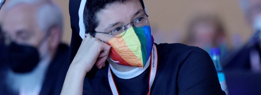 La hermana franciscana del Sínodo alemán: “El hábito te vuelve asexual”