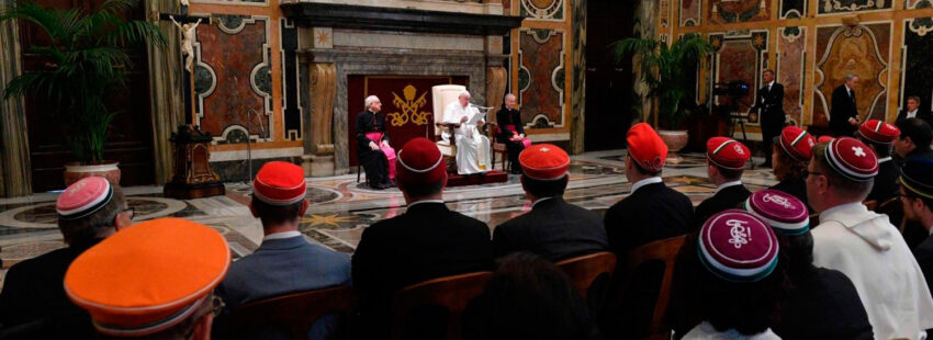 El papa Francisco en audiencia con suizos