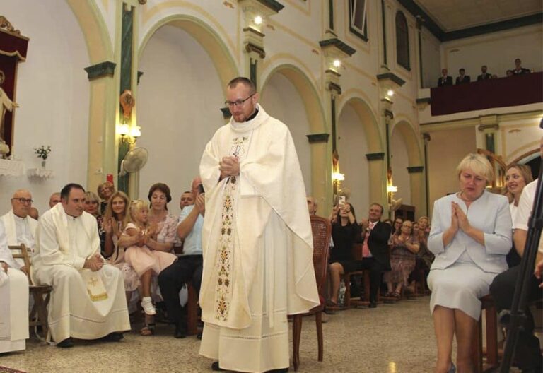 ¡El nuevo sacerdote ordenado en Murcia es ucraniano!