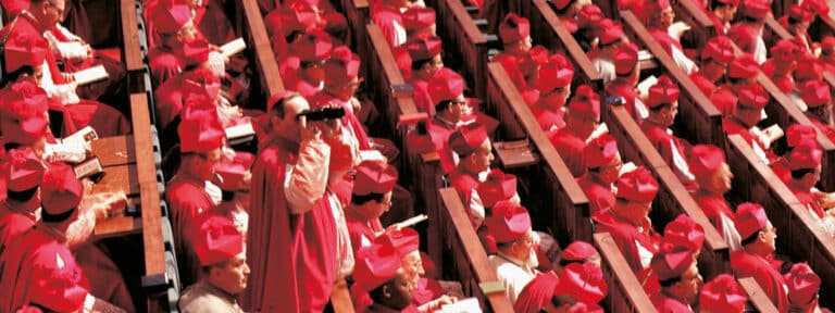 Cardenales en el Vaticano