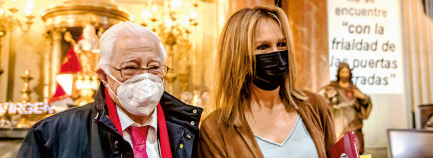 María Dueñas: “La vitalidad del Padre Ángel debe de ser un regalo divino”