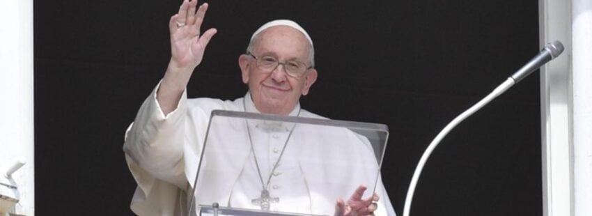 Francisco recuerda en el ángelus: “Dios no nos mira para humillarnos y juzgarnos sino para