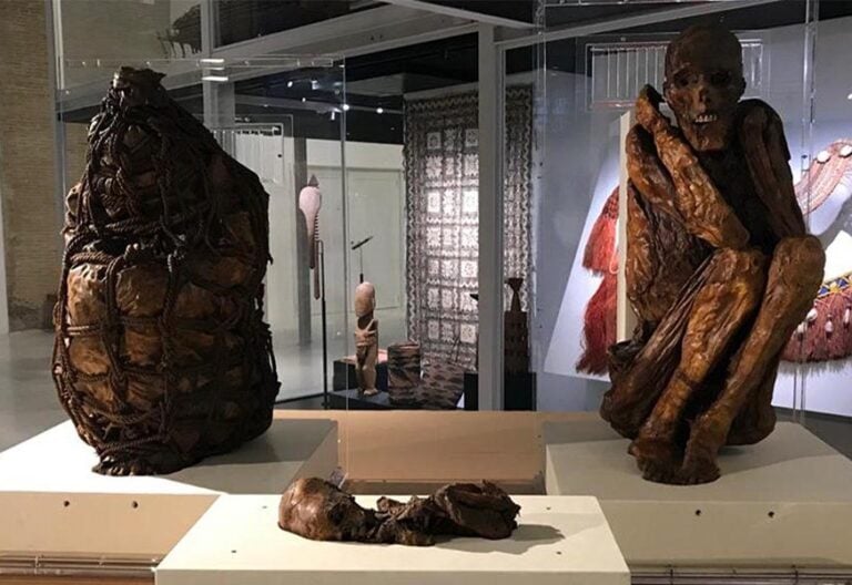 El Vaticano devuelve tres momias peruanas a su país