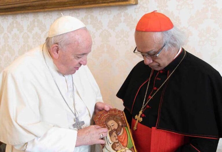 el Papa y Leopoldo Brenes
