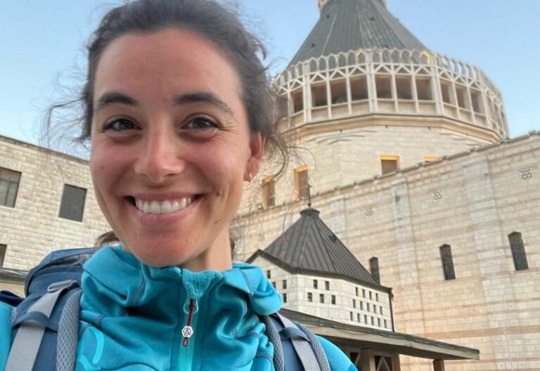 Carlota Valenzuela, la joven que caminó 6.000 kilómetros para llegar a Tierra Santa